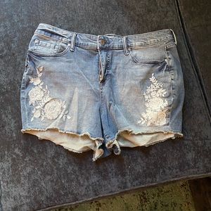 Torrid Rose Shorts size 20 NWT